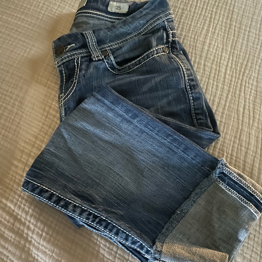 Super cute BKE Stella capris. Come about mid calf. Size 25 excellent condition